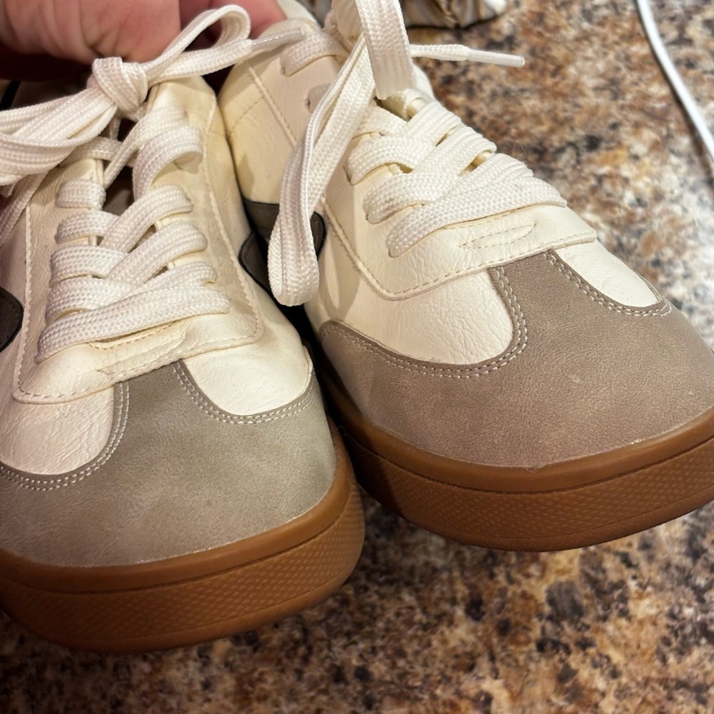 DV by Dolce Vita Valet Sneakers Women’s 7.5 Grey Colorblock Gum Sole - Picture 7 of 15
